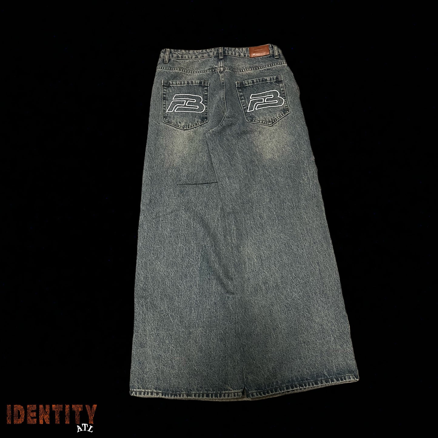 FBC BAGGY CURSIVE JEANS