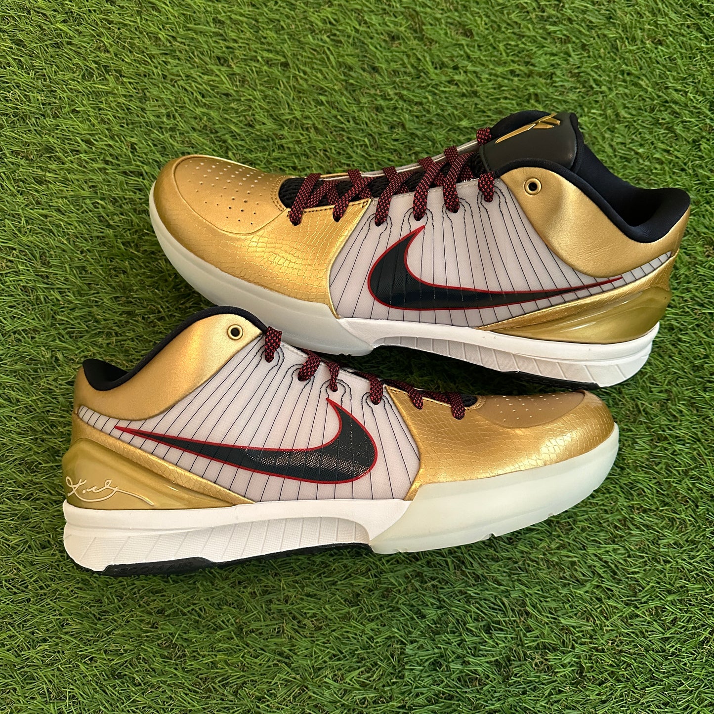 KOBE IV PROTRO GOLD MEDAL