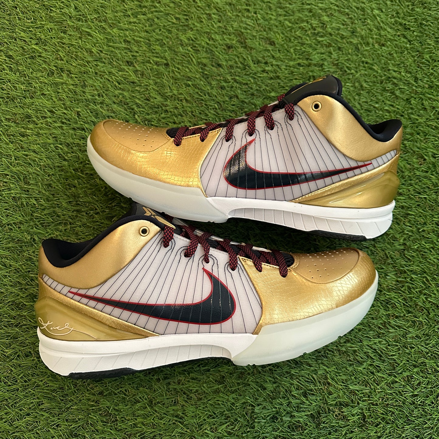 KOBE IV PROTRO GOLD MEDAL